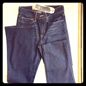 New with tags LEVI’S slimming bootcut jeans SZ 8 28x30